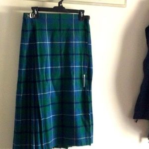 Vintage women’s wool kilt/tartan pleated plaid wrap skirt 100% pure wool.